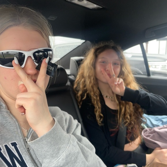 Meet your Posher, Belise - Picture 2 of 2